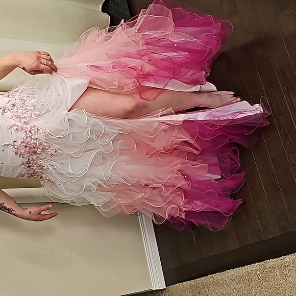 Beautiful Pink Grad Dress with sweetheart neckline & sparkle embellishments. - Picture 7 of 14